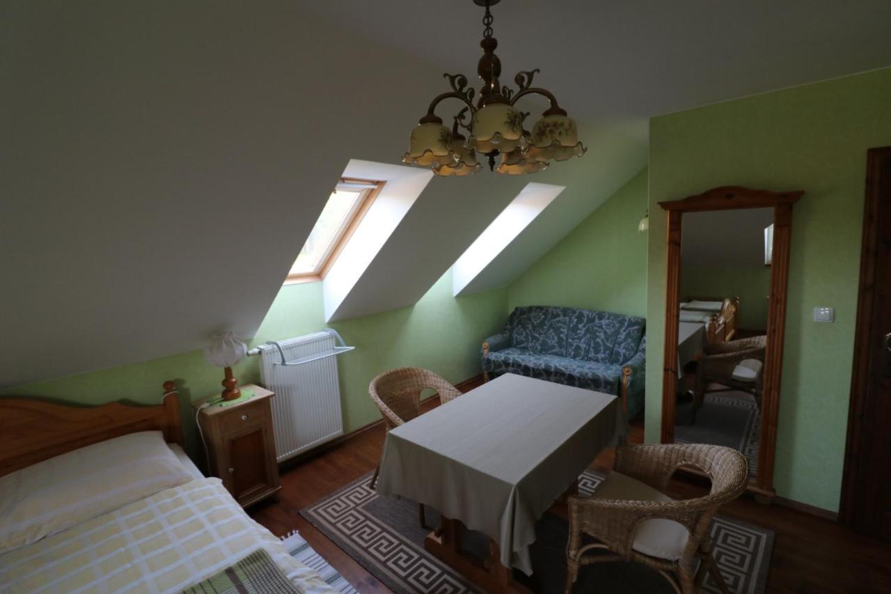 Pokoje Goscinne Dolina Czerwienia Przesieka Exterior photo